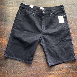 NWT men’s Levi’s black jean shorts. Sz 36